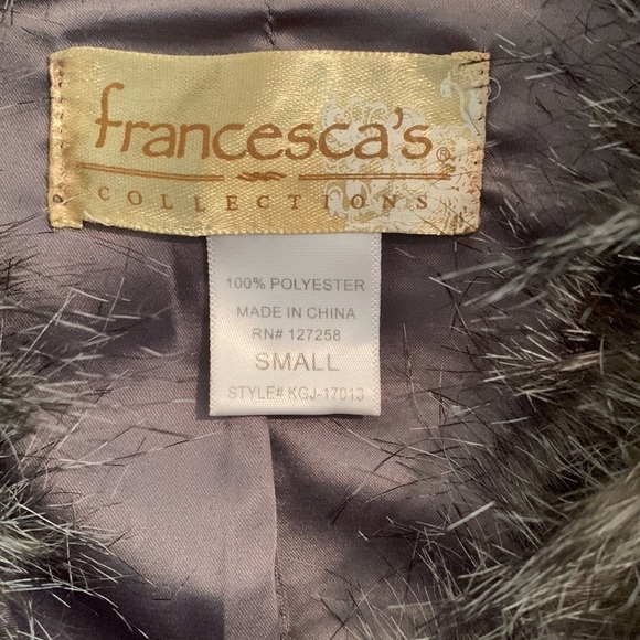 𝅺francesca’s Faux Fur Vest Gray & Dark Gray Striped Women’s Size Small - Picture 3 of 11